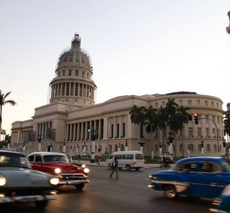 Cuba habana palacio carros