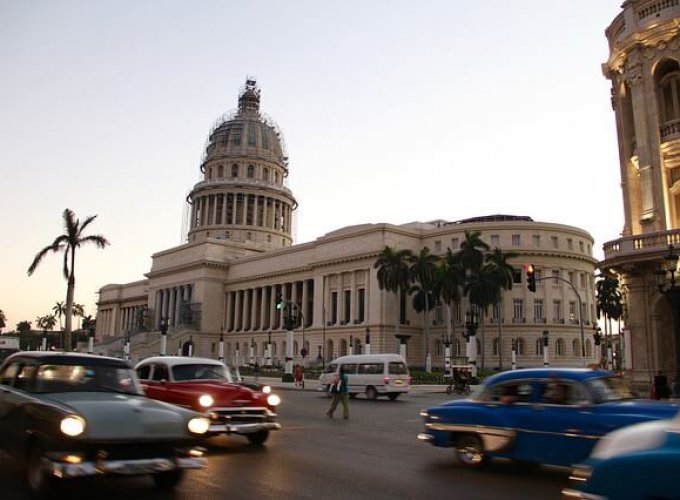 Cuba habana palacio carros